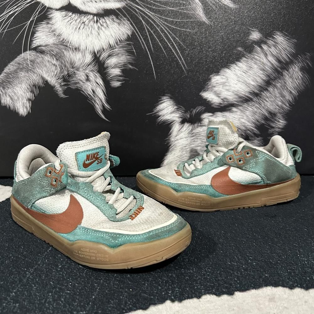 Nike SB Day One FN4210-301 Athletic Sneaker Boys 1Y Green Suede Skateboarding